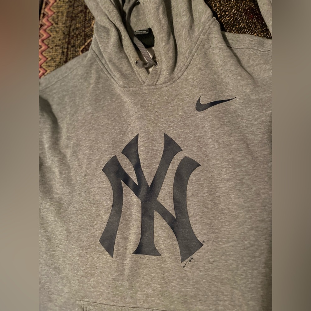 Nike New York Yankees Gray Men’s Hoodie